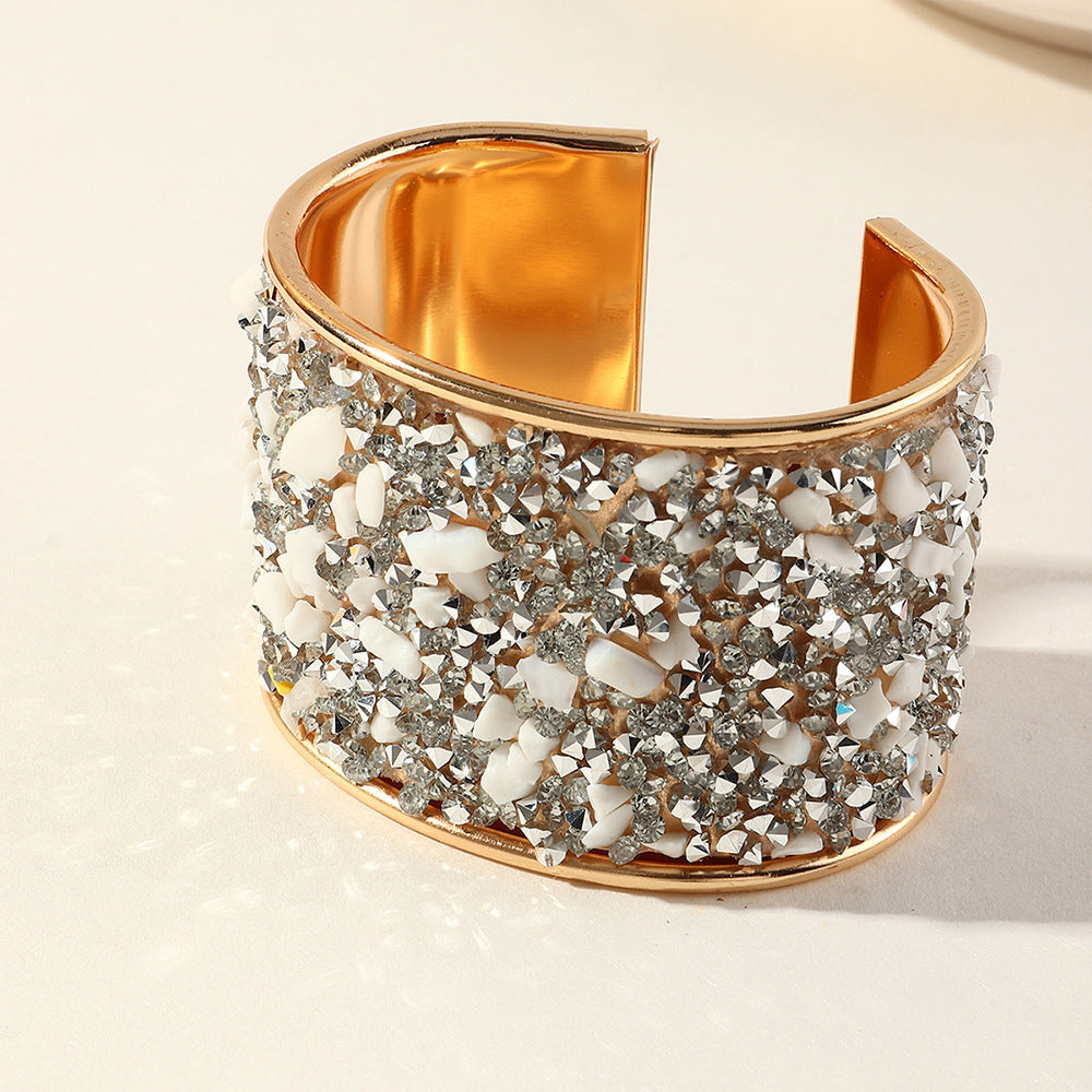 Wholesale of Female Exaggerated Colored Diamond Crushed Stone Alloy Necklace