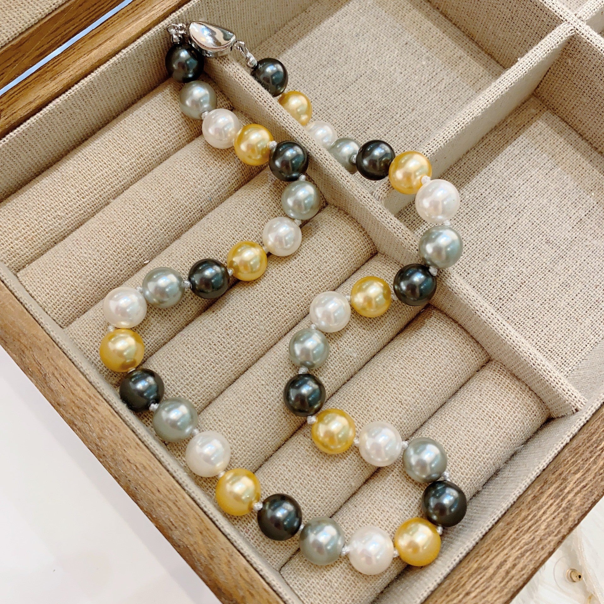 Wholesale A Multi-wear Sweater Pearl Necklace