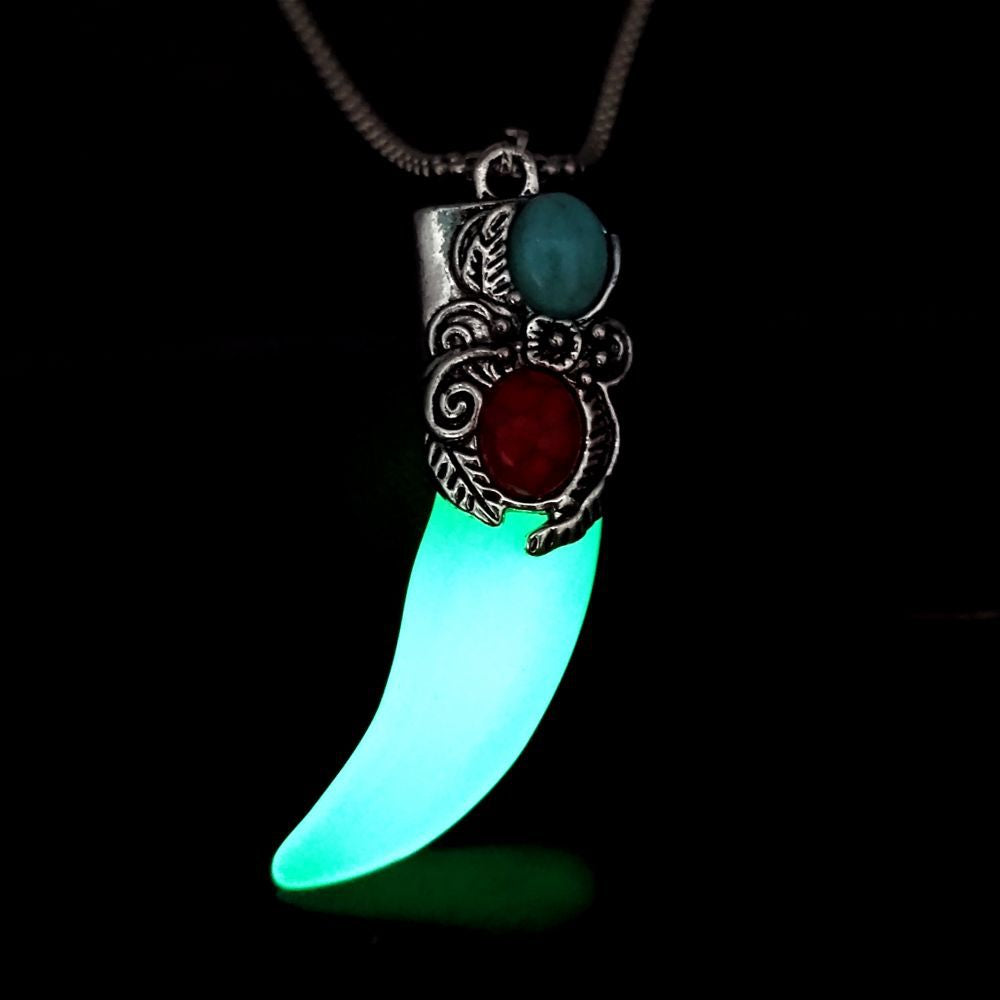 Wholesale  Turquoise Luminous Wolf Tooth Stainless Steel Chain Men' s  Pendant