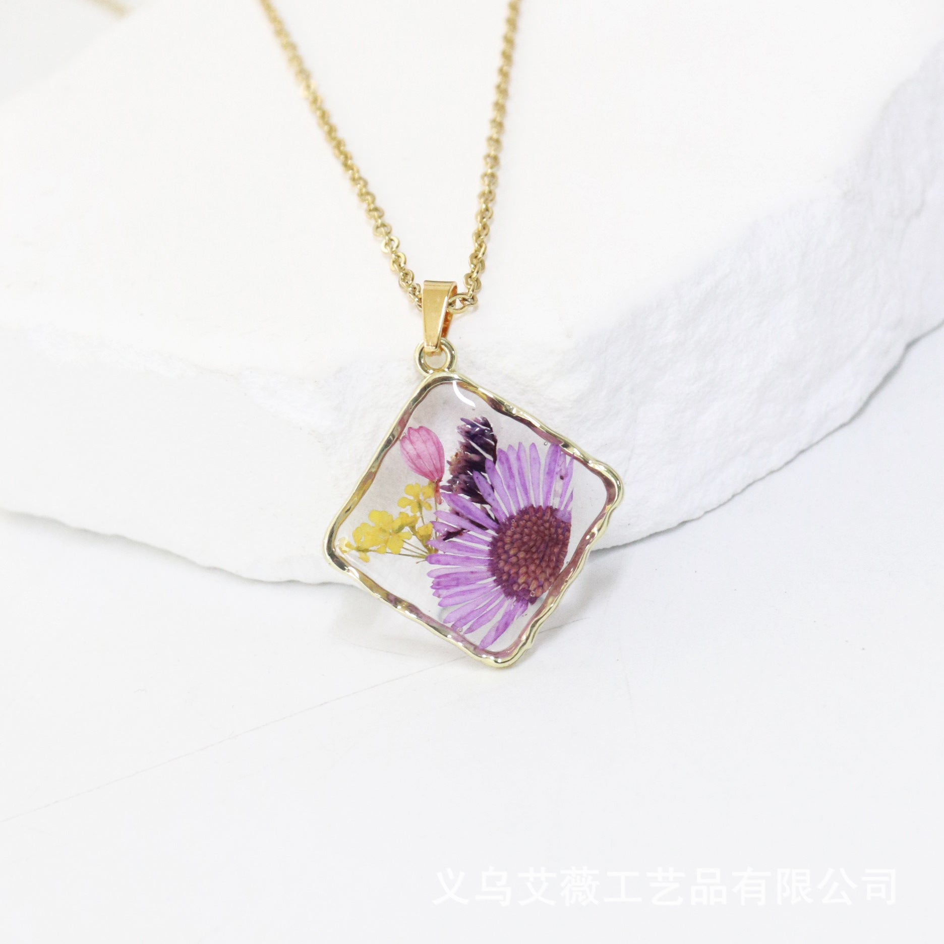 Wholesale 6pcs Natural Plant Specimen Real Flower Resin Dripping Glue Necklace