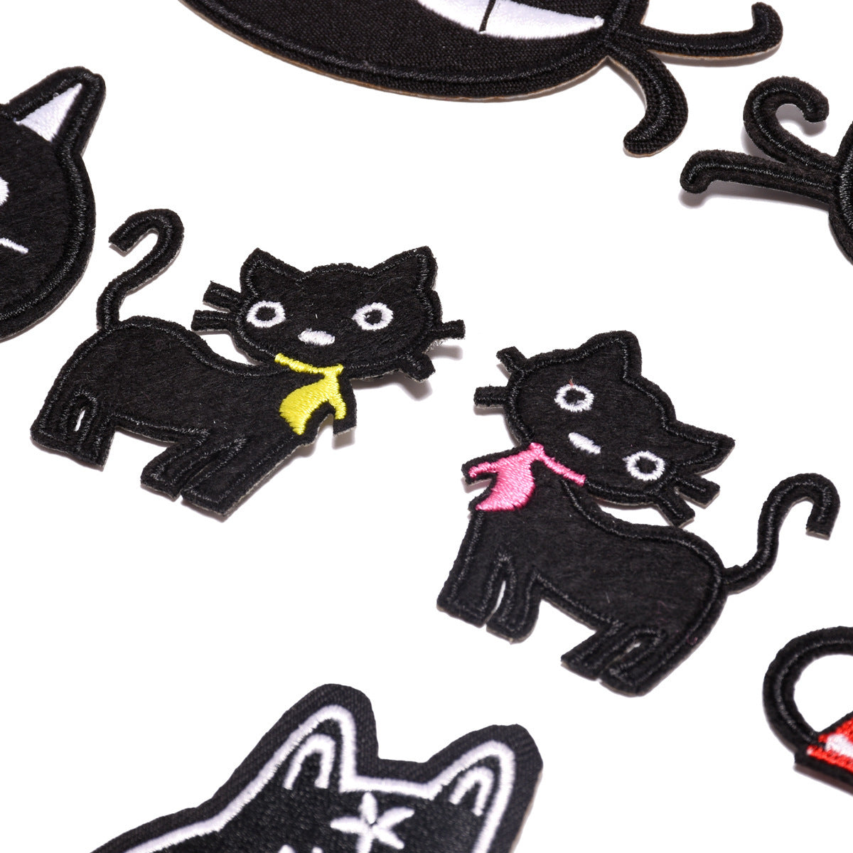 Wholesale Chic Cartoon Cat Embroidered Patches Iron On Appliques For Kids Clothing
