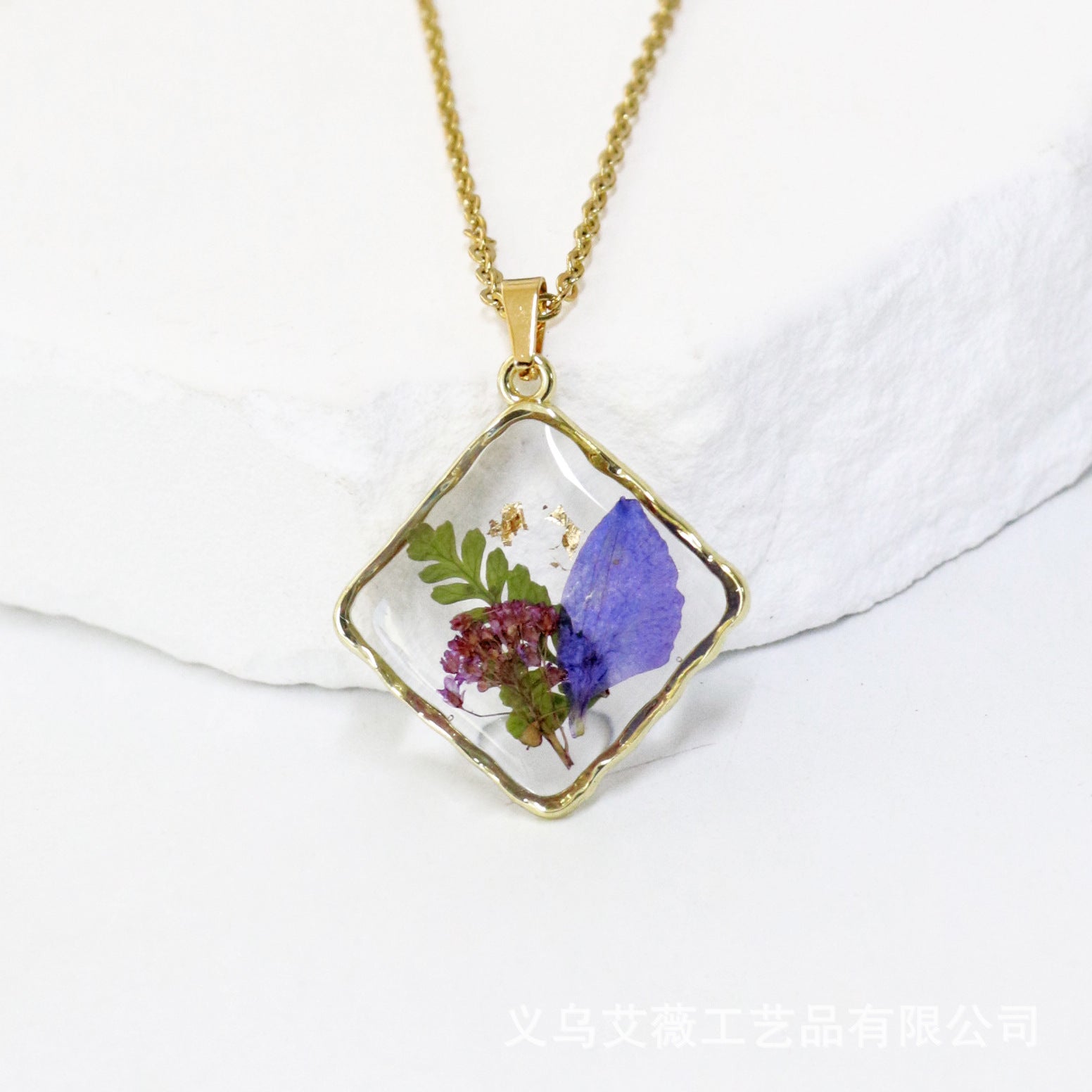 Wholesale 6pcs Natural Plant Specimen Real Flower Resin Dripping Glue Necklace