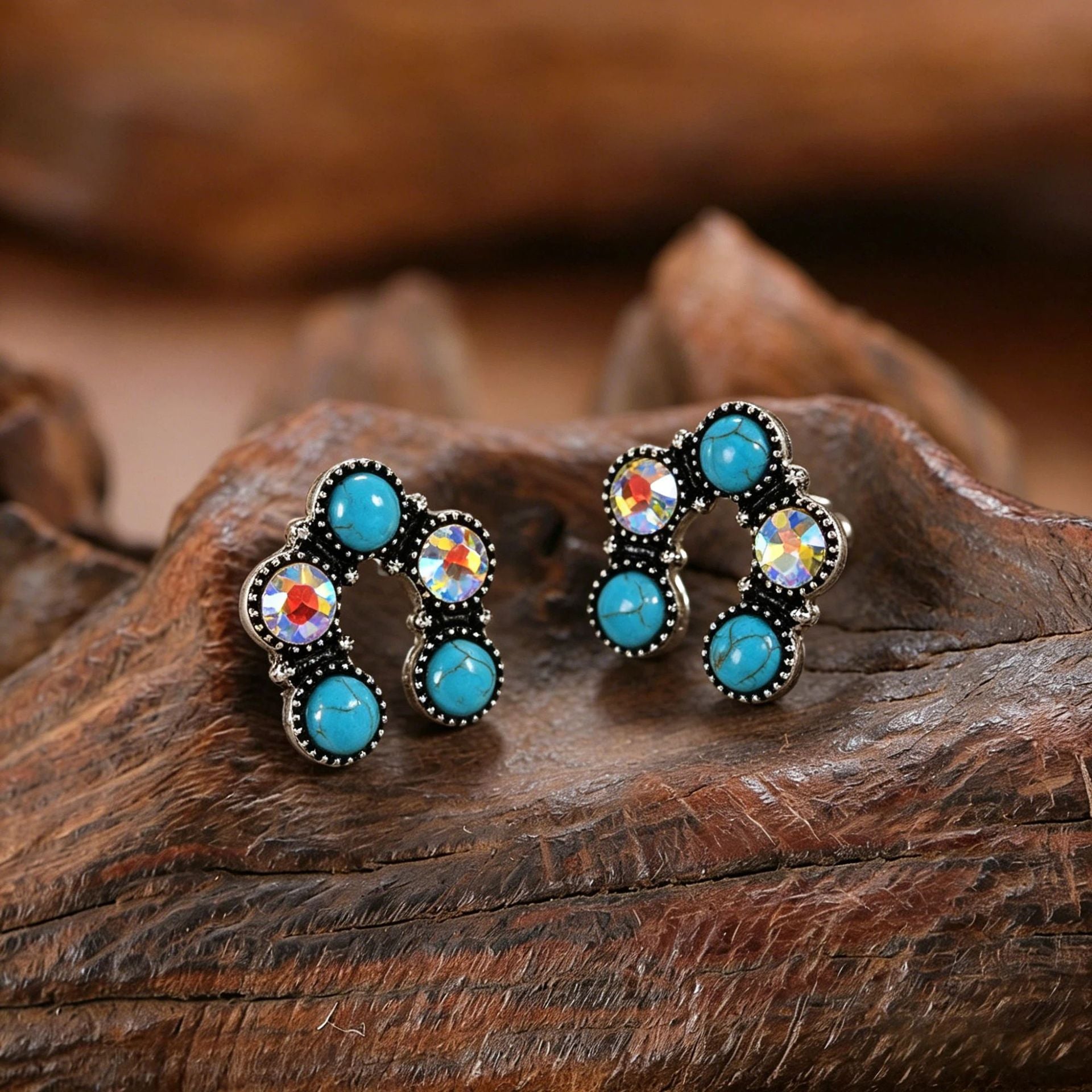 Wholesale Bohemian Ethnic Blue Cow Horn Earrings For Women Turquoise Inlay Stud Earrings Zinc Alloy Fashion Jewelry Accessory Party Gift