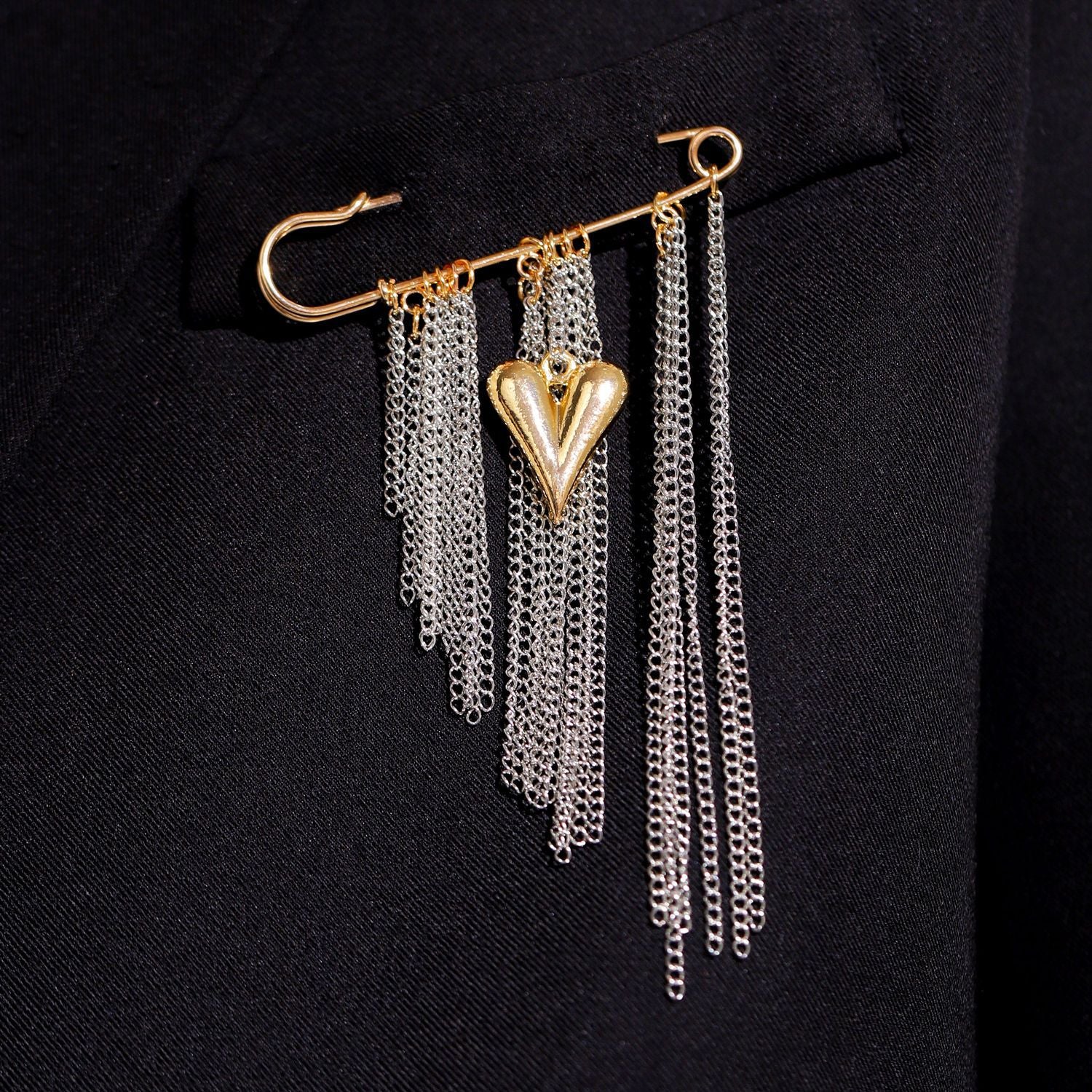 Wholesale Electroplated Alloy Heart Brooch Pin With Chain Tassel Unisex Punk Style Suit Coat Accessory