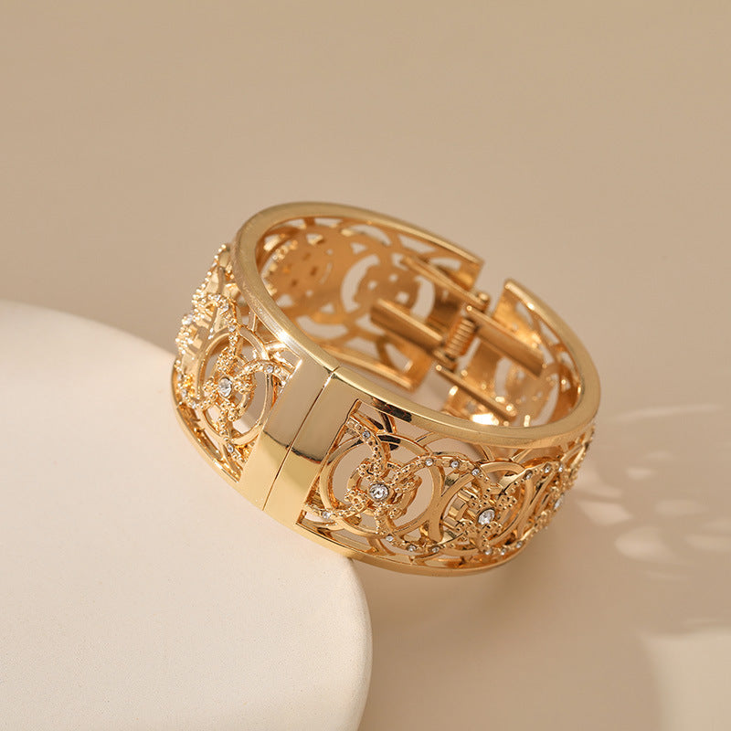 Wholesale Creative Round Hollow Alloy Bracelet