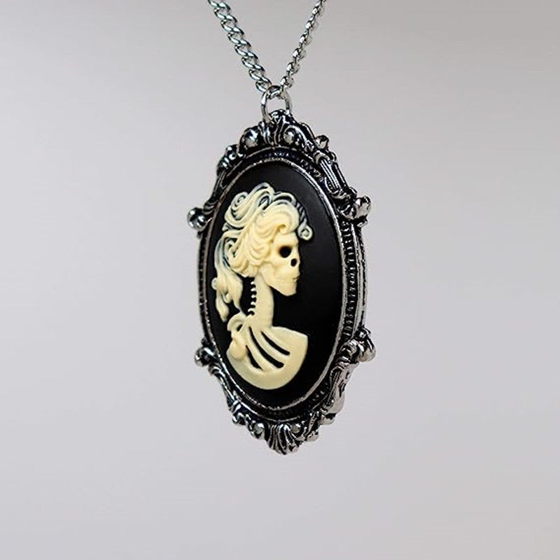 Wholesale Metal Gothic Skull Gray Frame Pendant Alloy Necklaces