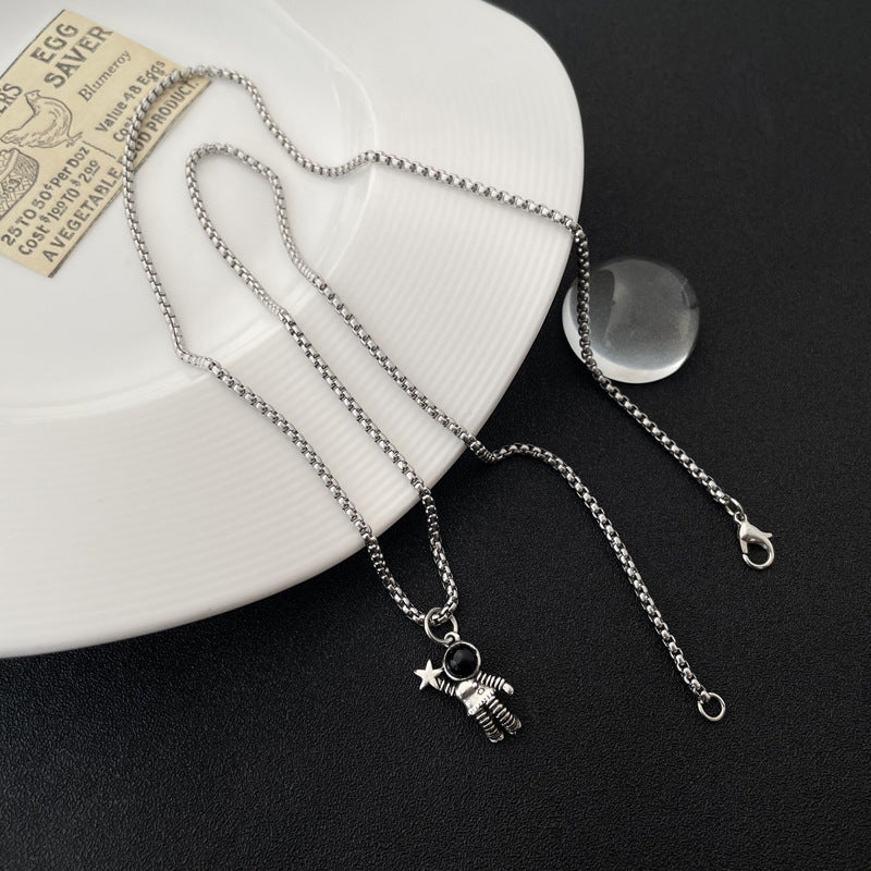 Wholesale Astronaut Couple Necklaces Trendy Women's Men's Unique Pendant Long Distance Relationship Valentine's Day Gift