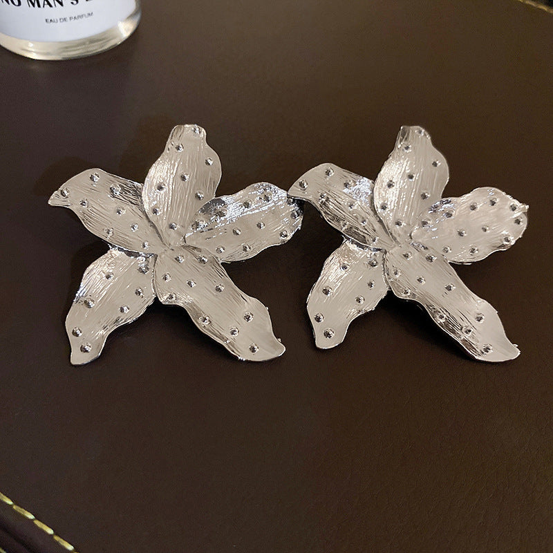 Wholesale Flower Scalloped Metal Earrings