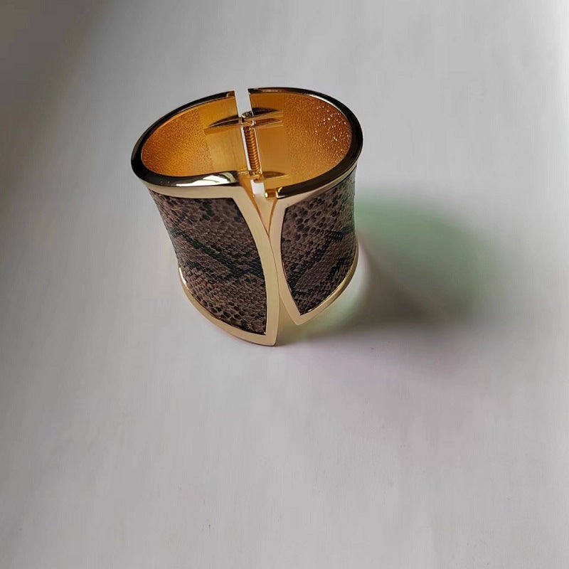 Wholesale Fashion Metal Exaggerated Punk Frosted Bracelet