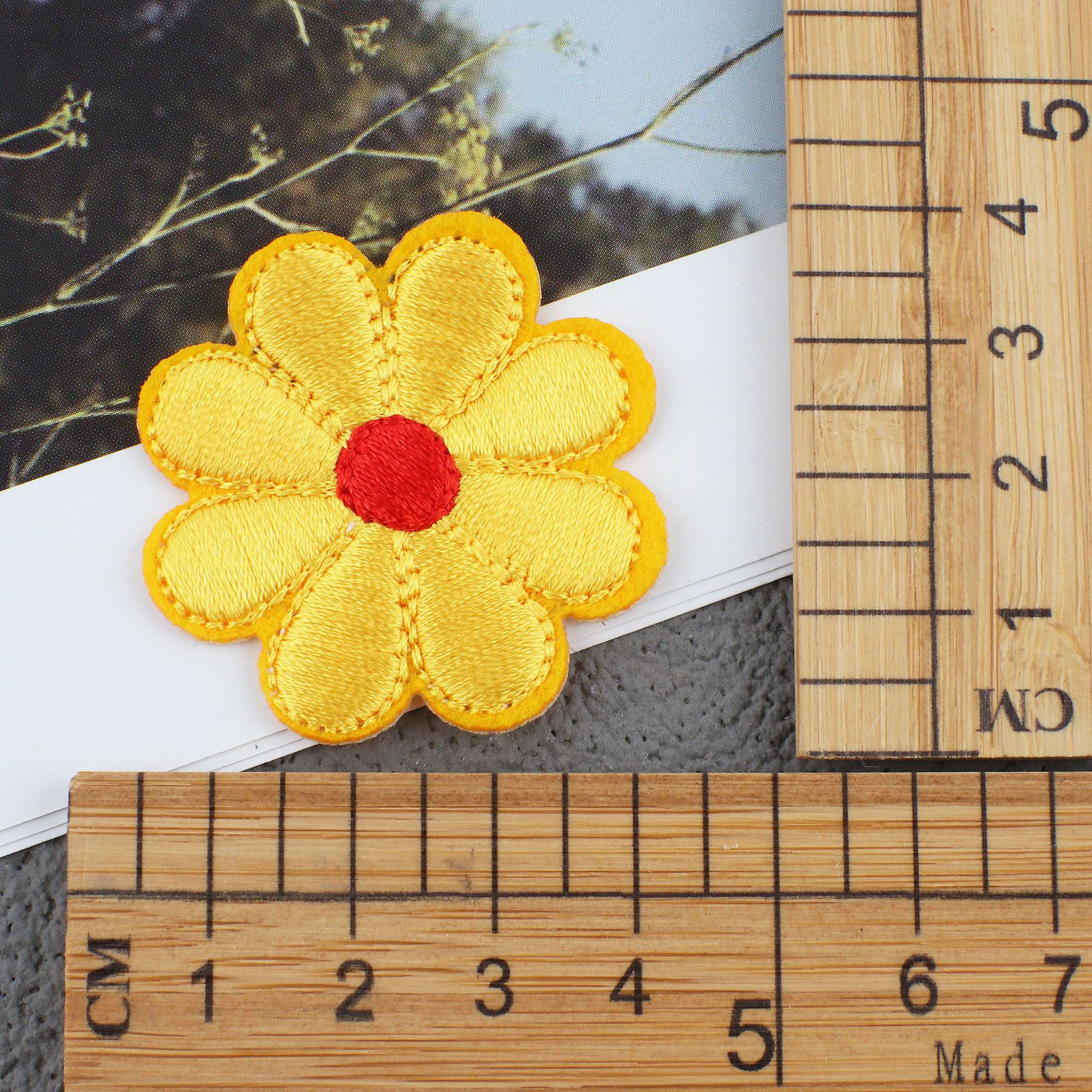 Wholesale Polyester Embroidery Patch Set Sunflower Bee Iron On Clothing DIY Accessory