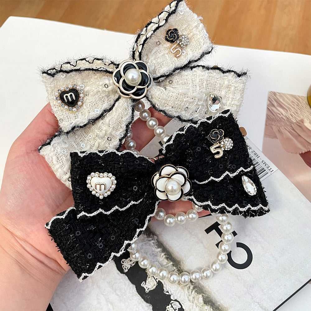 Wholesale Black and white color  style camellia pearl chain bow keychain