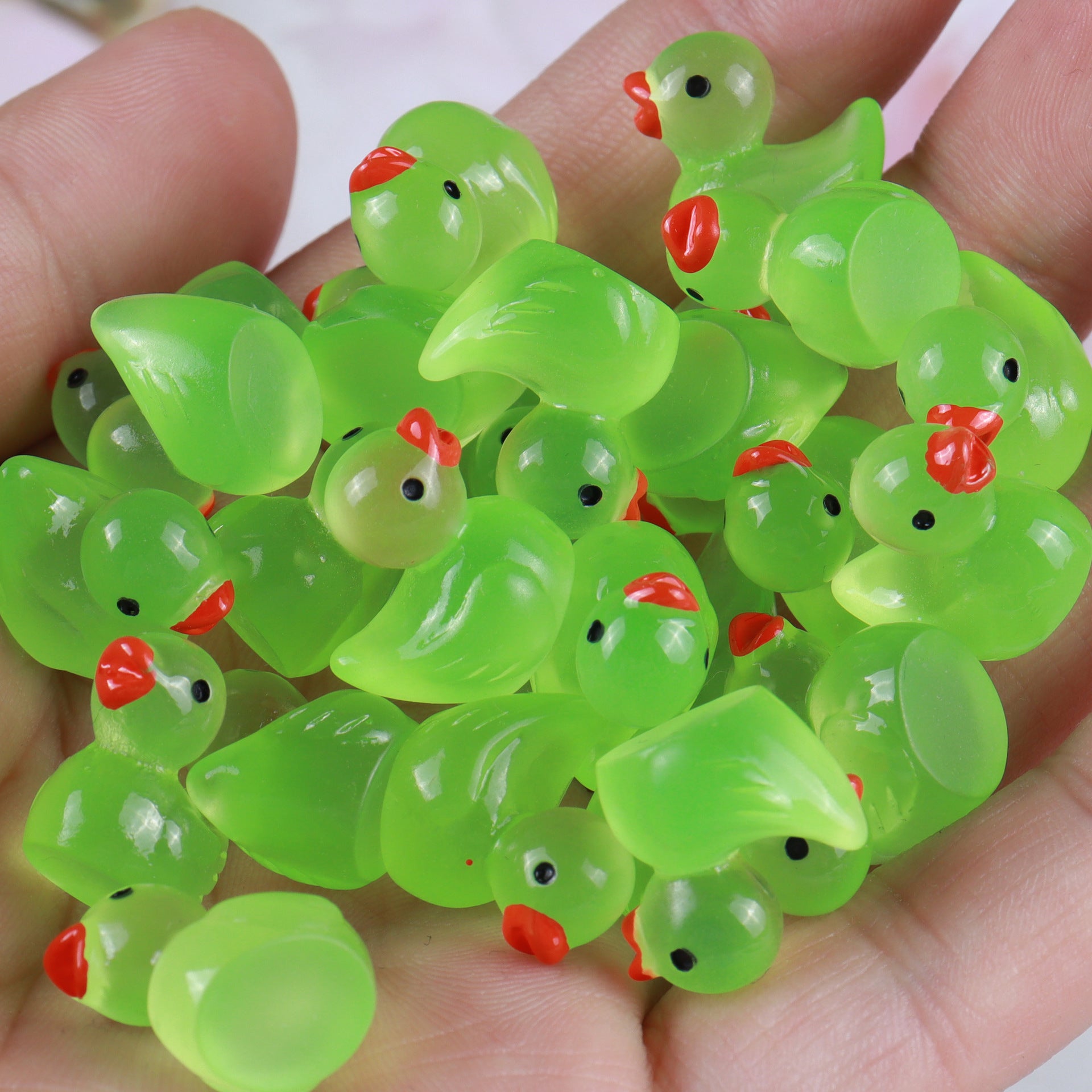 Wholesale 20pcs Wholesale Resin Glow-in-the-dark Cartoon Three-dimensional Duckling DIY Car Key Chain Decoration