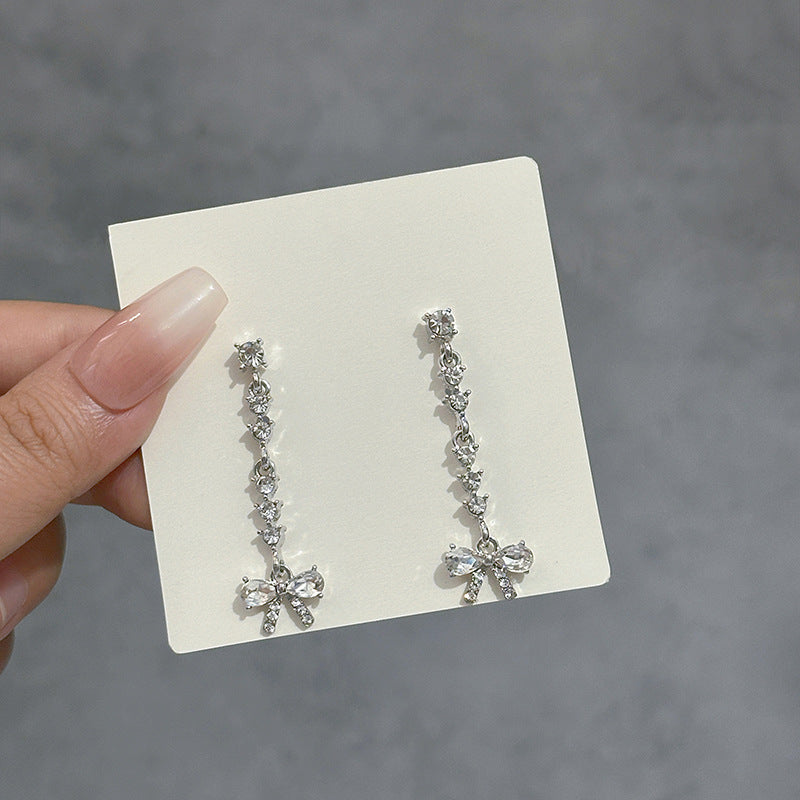 卸売ボウスタッズダイヤモンドロングタッセル合金イヤリング