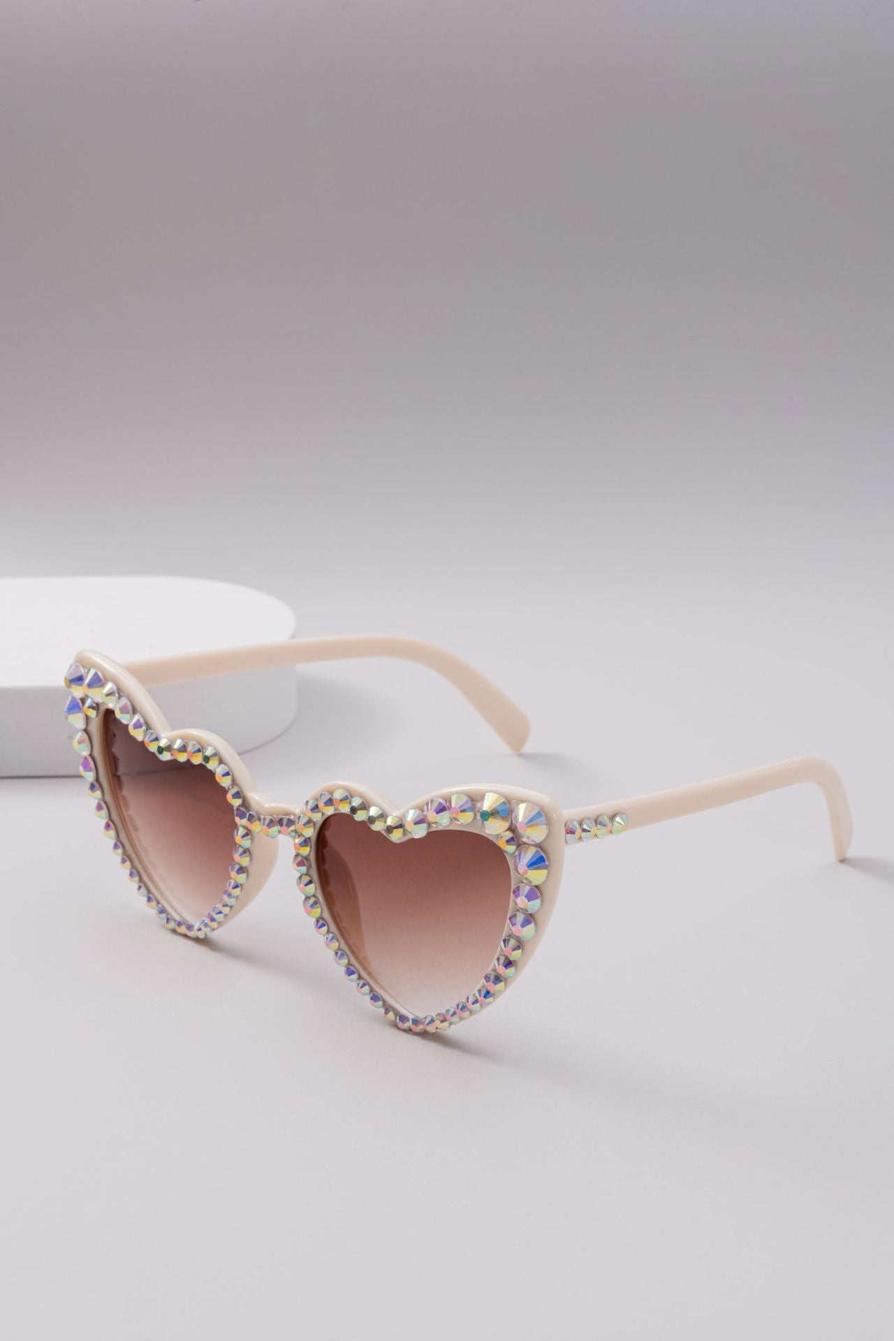 Wholesale Heart-shaped diamond sunglasses, dot diamond handmade glasses 2024 new style women's cute cat-eye