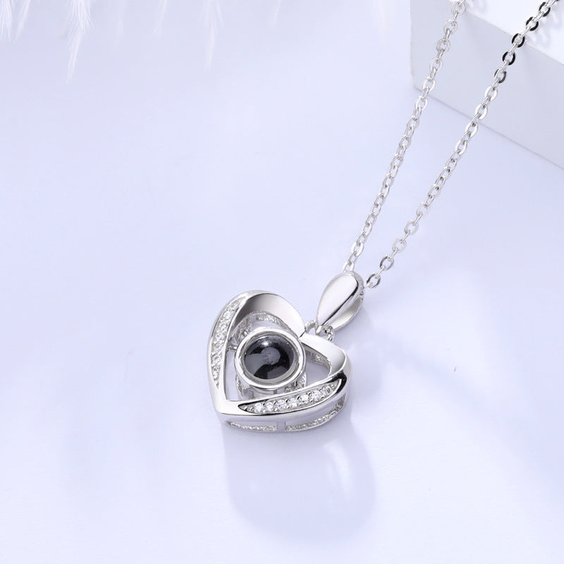 Wholesale projection necklace female 520 Valentine's Day gift heart-shaped pendant beating heart heart-shaped smart necklace