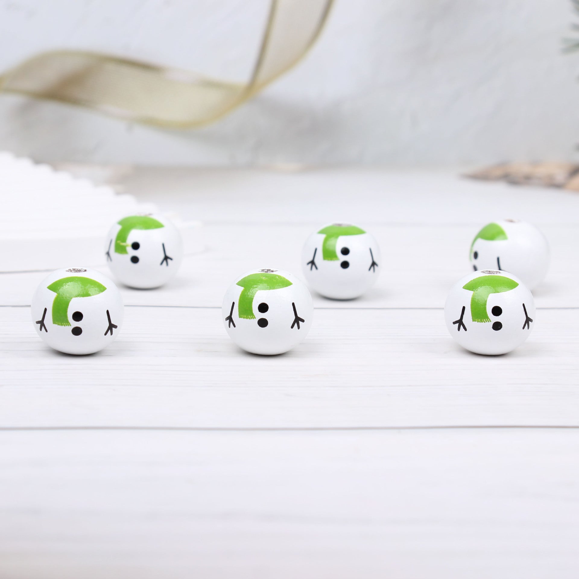 Wholesale 20PCS DIY 20mm Christmas Snowman Scarf Wooden Beads