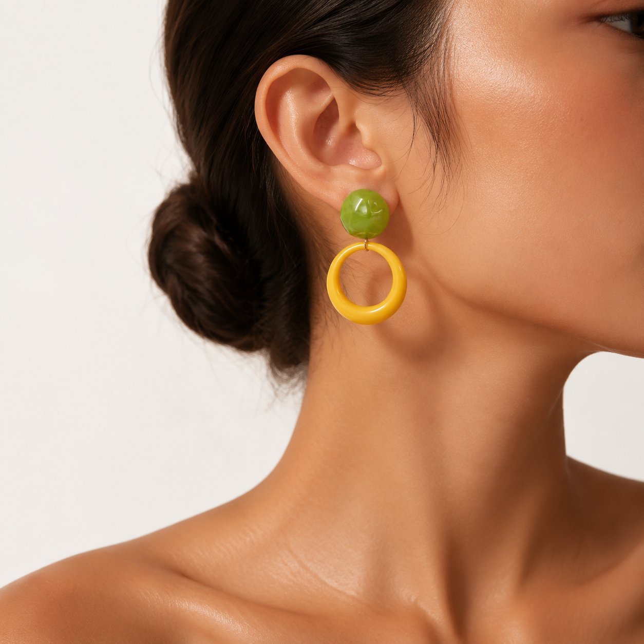 Wholesale Alloy Electroplated Stylish Retro Yellow Round Hoop Dangle Earrings For Women Vacation Fashion Accessory