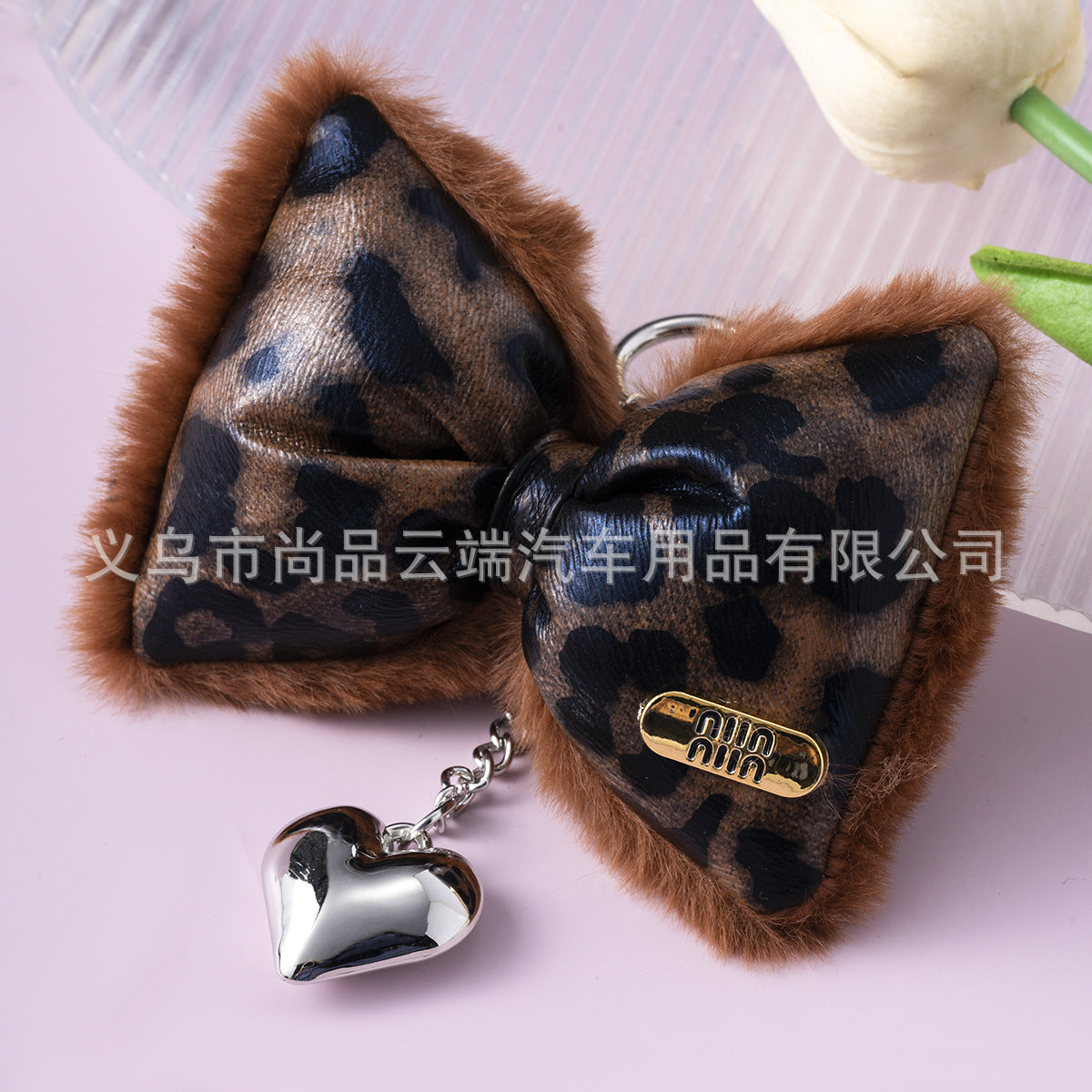 Wholesale ins light luxury leopard leather cotton-filled bow heart keychain niche design hot girl sweet cool mobile phone chain