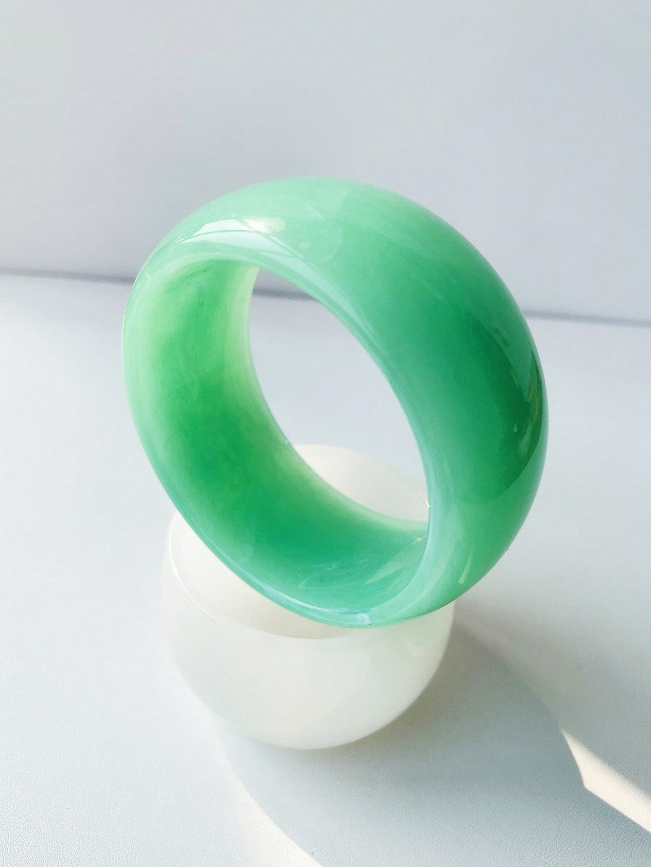 Wholesale Wide Circular Colorful Jelly Colored Dynamic Acrylic Resin Eco-friendly Bracelet