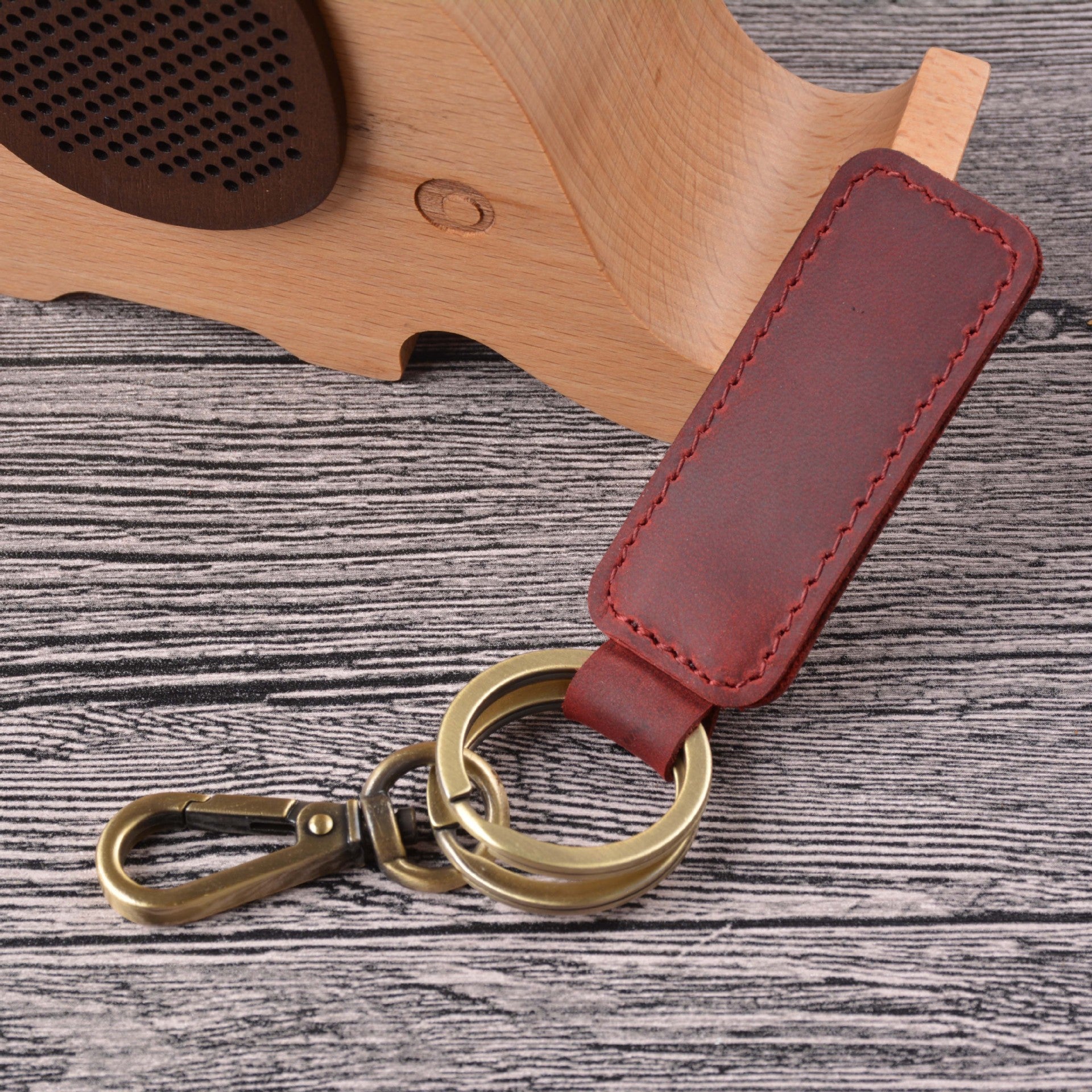 Wholesale Handmade Vintage Cowhide Bronze Car Keychain