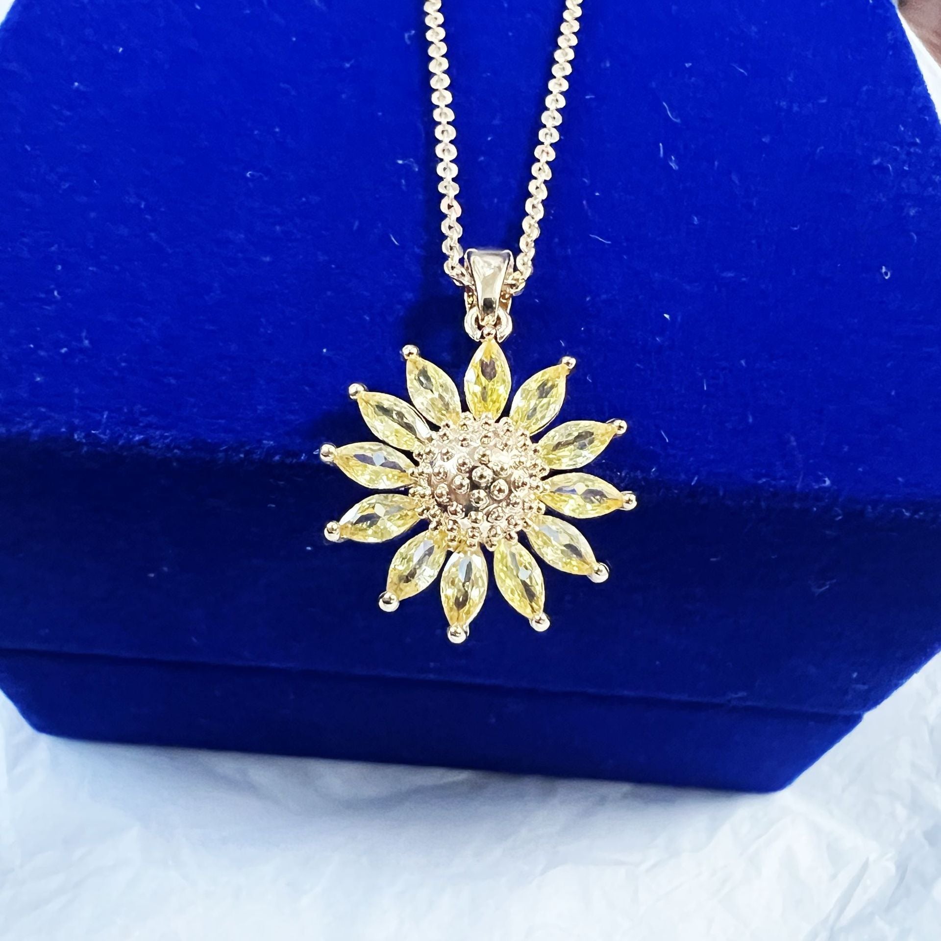 Wholesale Vintage Sunflower Copper Zirconium Clavicle Chain