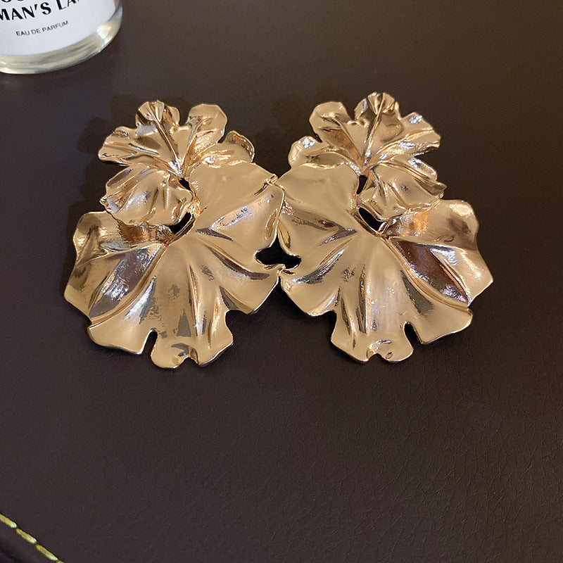 Wholesale Flower Scalloped Metal Earrings