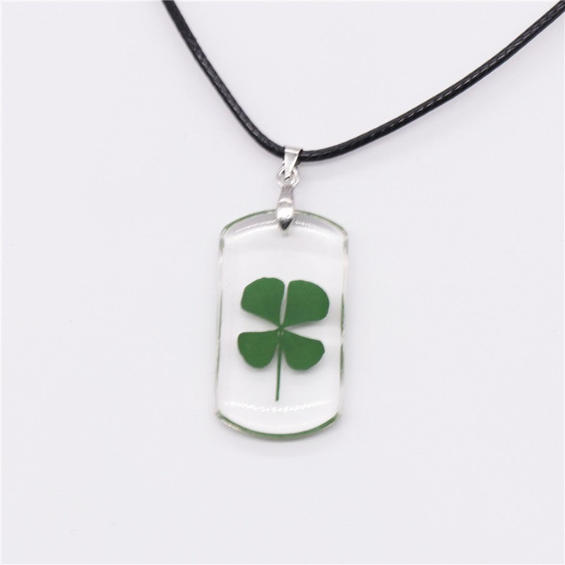 Wholesale 20pcs Creative Dried Flower Four-Leaf Clover Resin Necklace