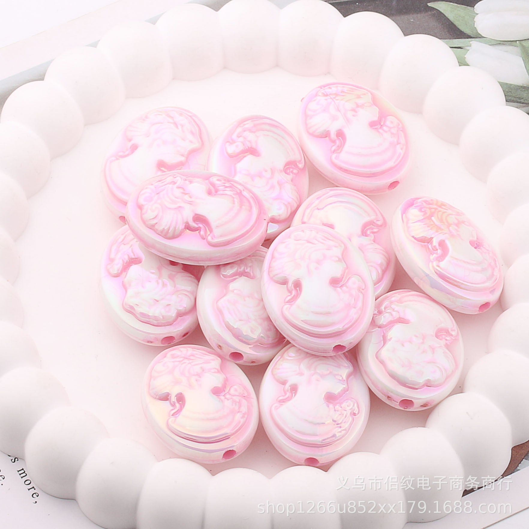 Wholesale 100PCS Acrylic Color Retro Beauty Head UV Plated Color Straight Hole Loose Beads