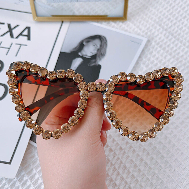 Wholesale Love Fashion Heart Shape Diamond Sunglasses