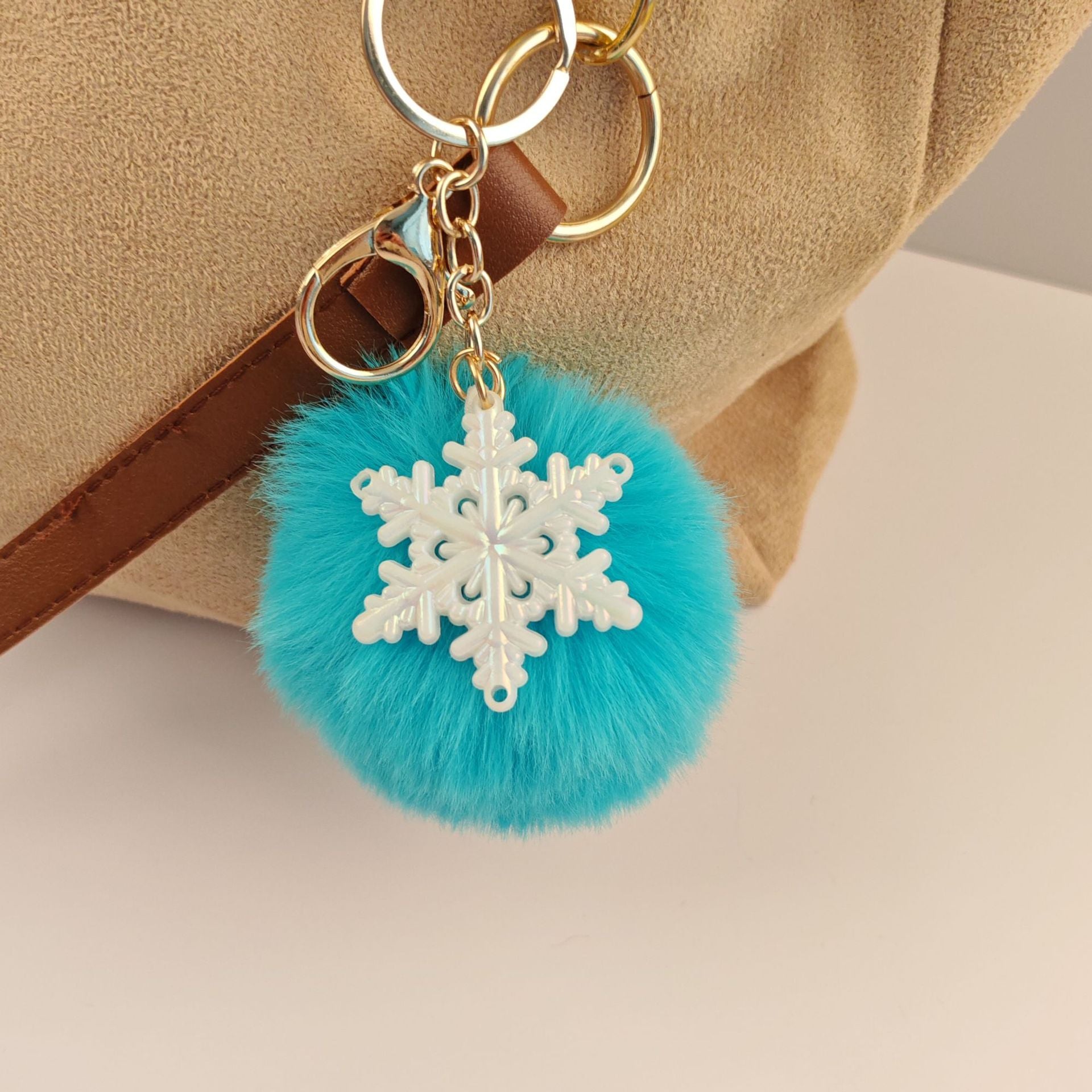 Wholesale Snowflake fur ball keychain