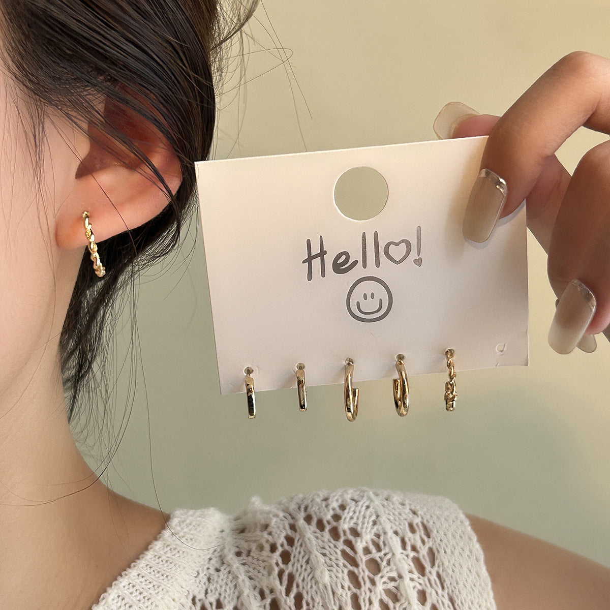 Wholesale Small fresh three-dimensional flower earrings