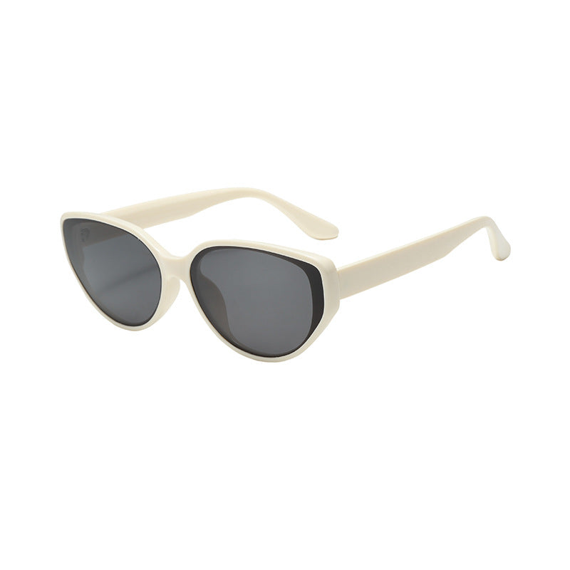 Wholesale Women's retro cat-eye small frame UV protection sunglasses