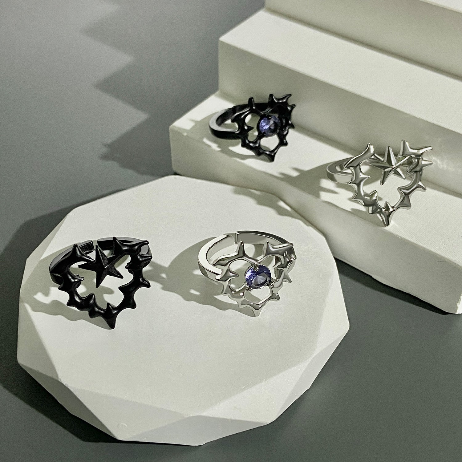 Wholesale Thorn Love Pentagram Zircon Open Finger Alloy Ring