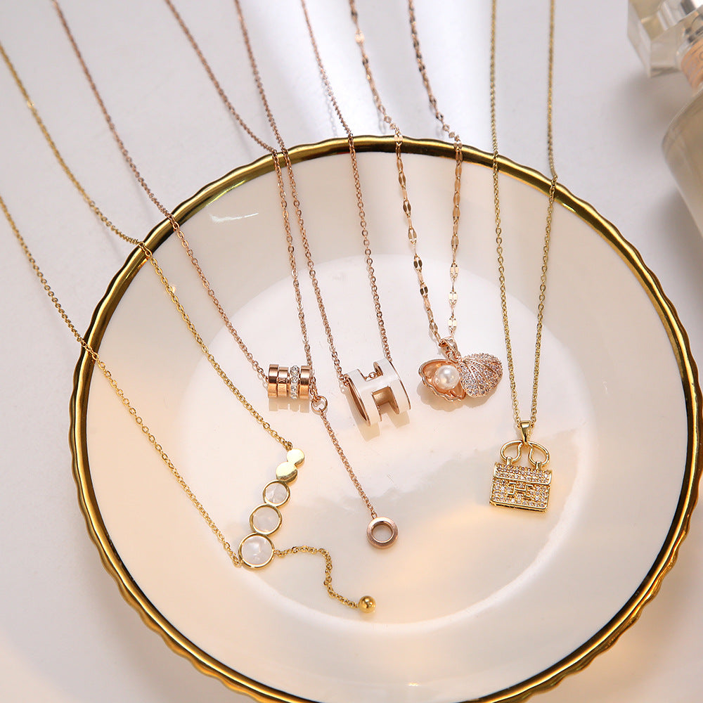 Wholesale Titanium Steel Rose Gold Four Leaf Clover Necklace Clavicle Chain