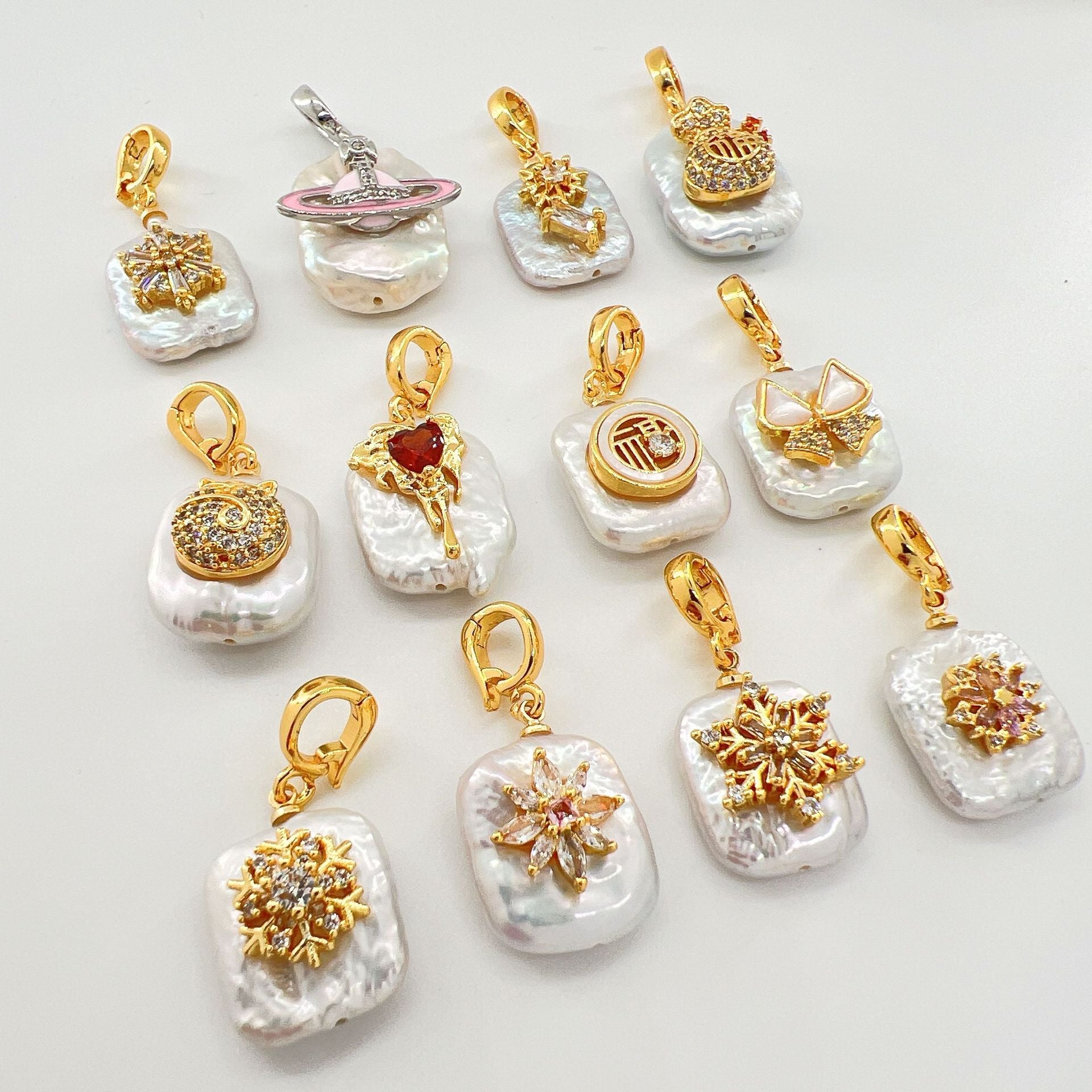 Wholesale Copper Gold Plated Baroque Pearl Saturn Lucky Bag Maneki Neko Snowflake Pendant Necklace Clasp