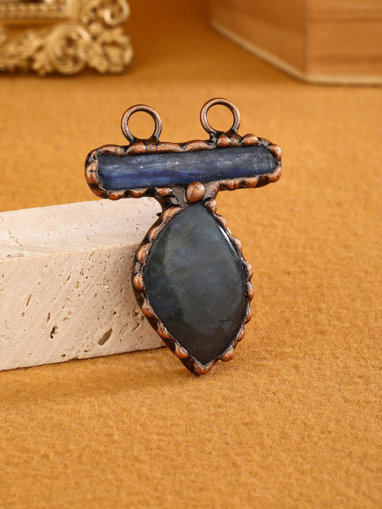 Wholesale Vintage style natural labradorite original design bronze sweater chain pendant with random shape