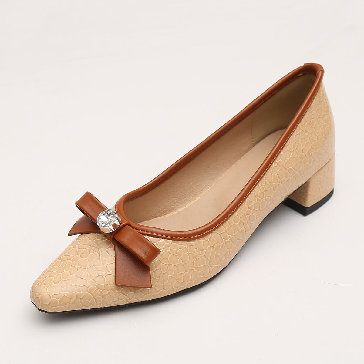 Al por mayor de 2023 nuevos zapatos puntiagudos de tacón medio