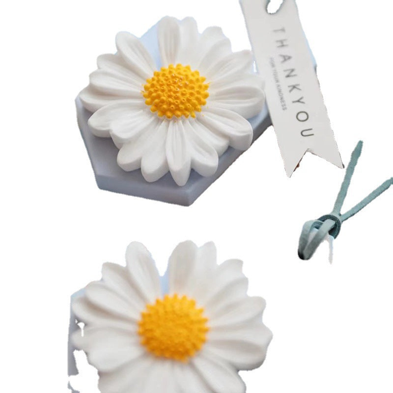 Wholesale Daisy Car Expanded Fragrant Stone Pendant