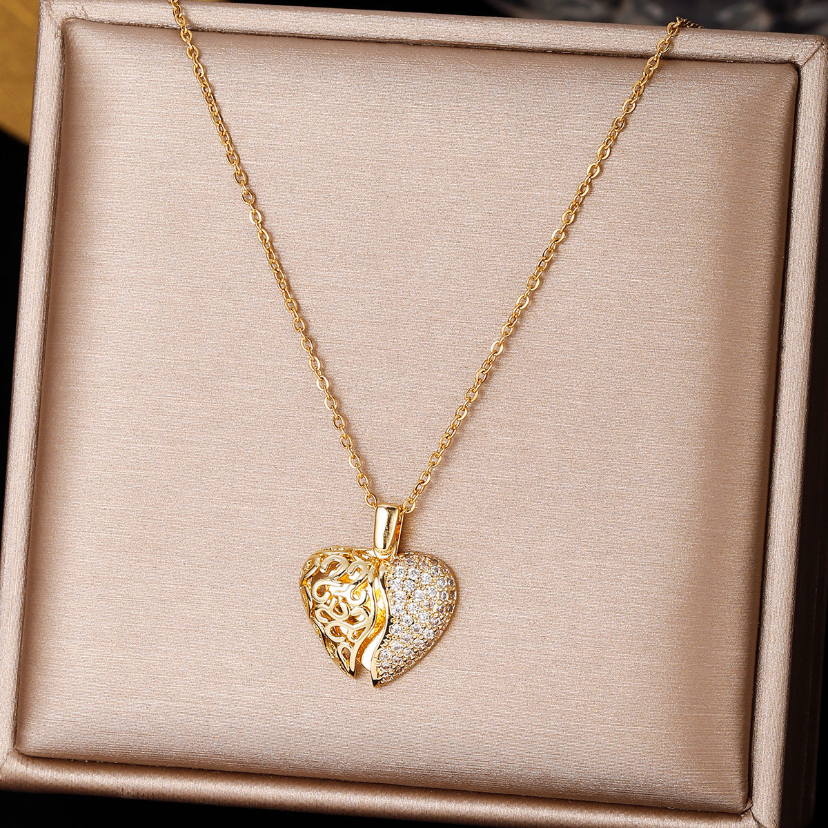 Wholesale Hollow out openable heart-shaped pendant titanium steel necklace