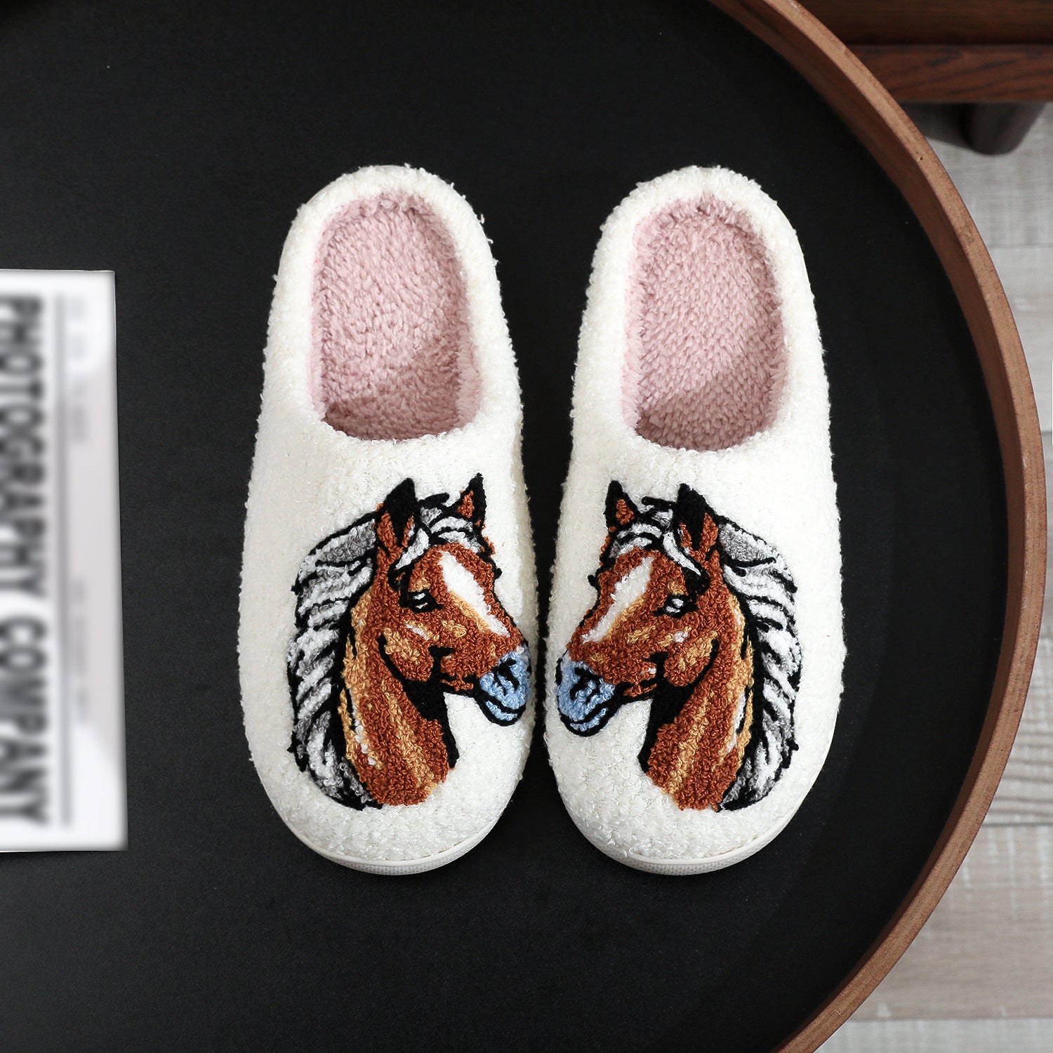 Wholesale Cotton slippers for men and women,horse head embroidered shoes