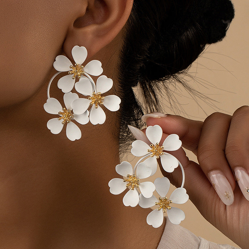 Wholesale Retro Camellia Flower Earrings For Women White Alloy Fashion Jewelry Accessory Everyday Wear Gift
