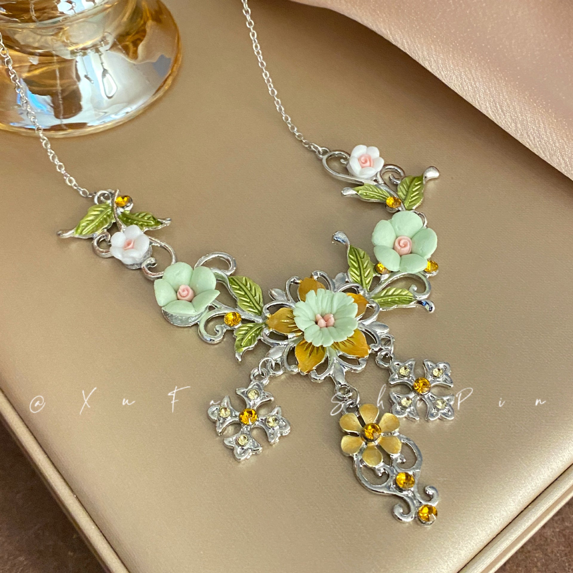 Wholesale Alloy Light Luxury Retro Forest Flower Clavicle Necklace