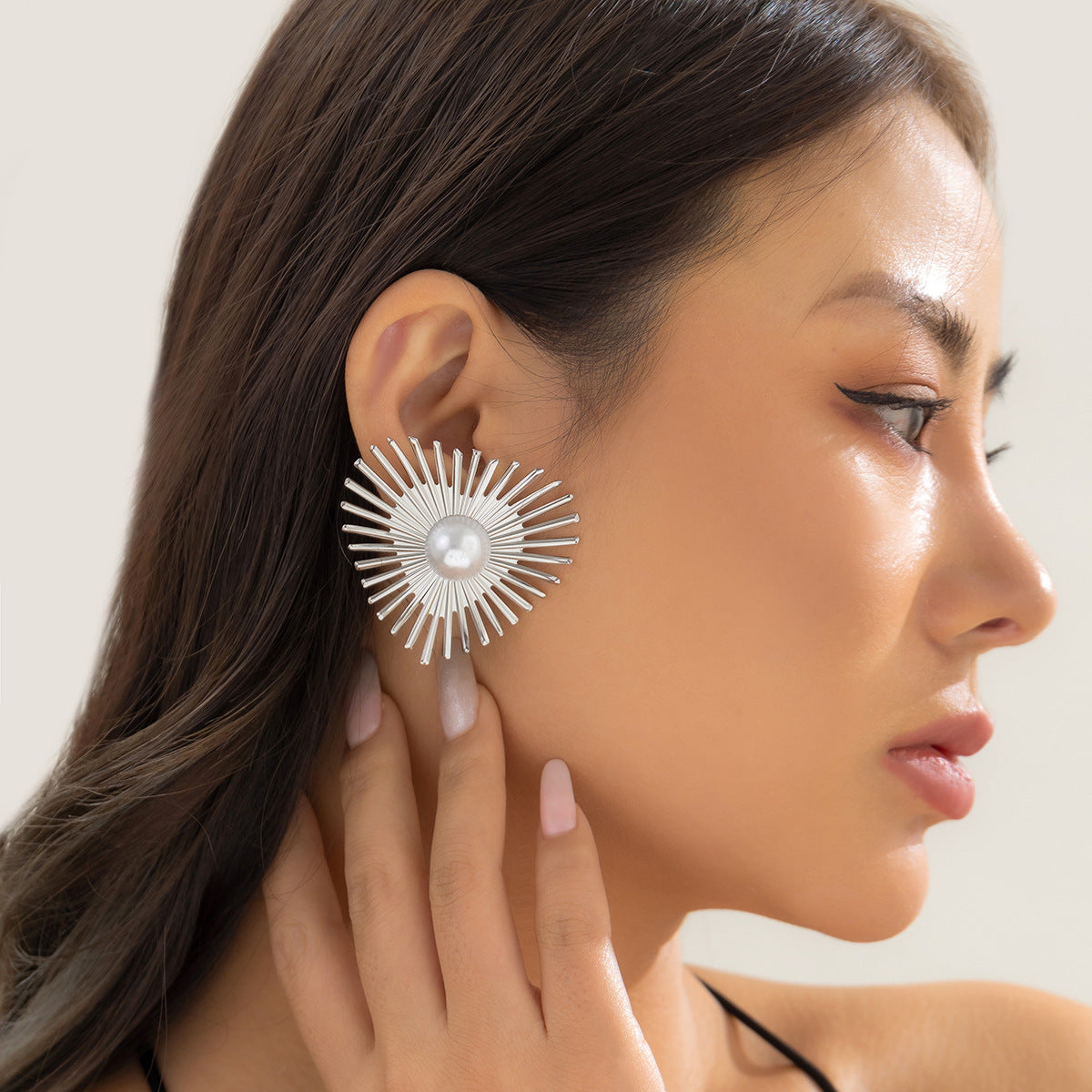 Wholesale Metal Wind Retro Geometric Heart Burr Earrings