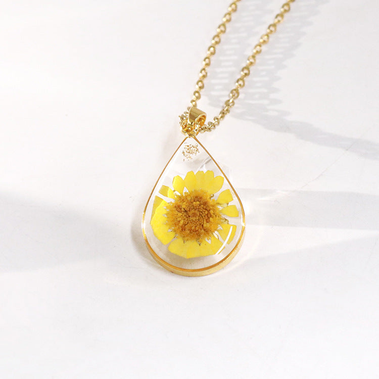 Wholesale 6pcs Drop Shaped December Flower Real Flower Resin Necklace
