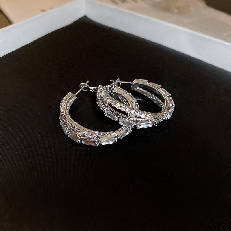 Wholesale Silver Pin C Shape Diamond Alloy Earrings