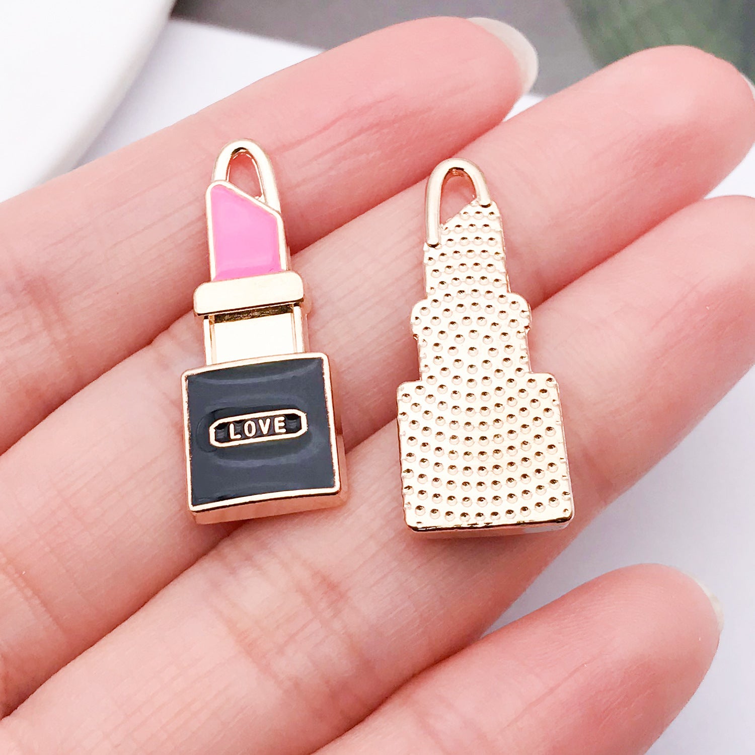 Wholesale Chic Lipstick High Heel Zinc Alloy Pendants Electroplated Oil Drip Charms For DIY Jewelry Fashion Accessory Gift Resale