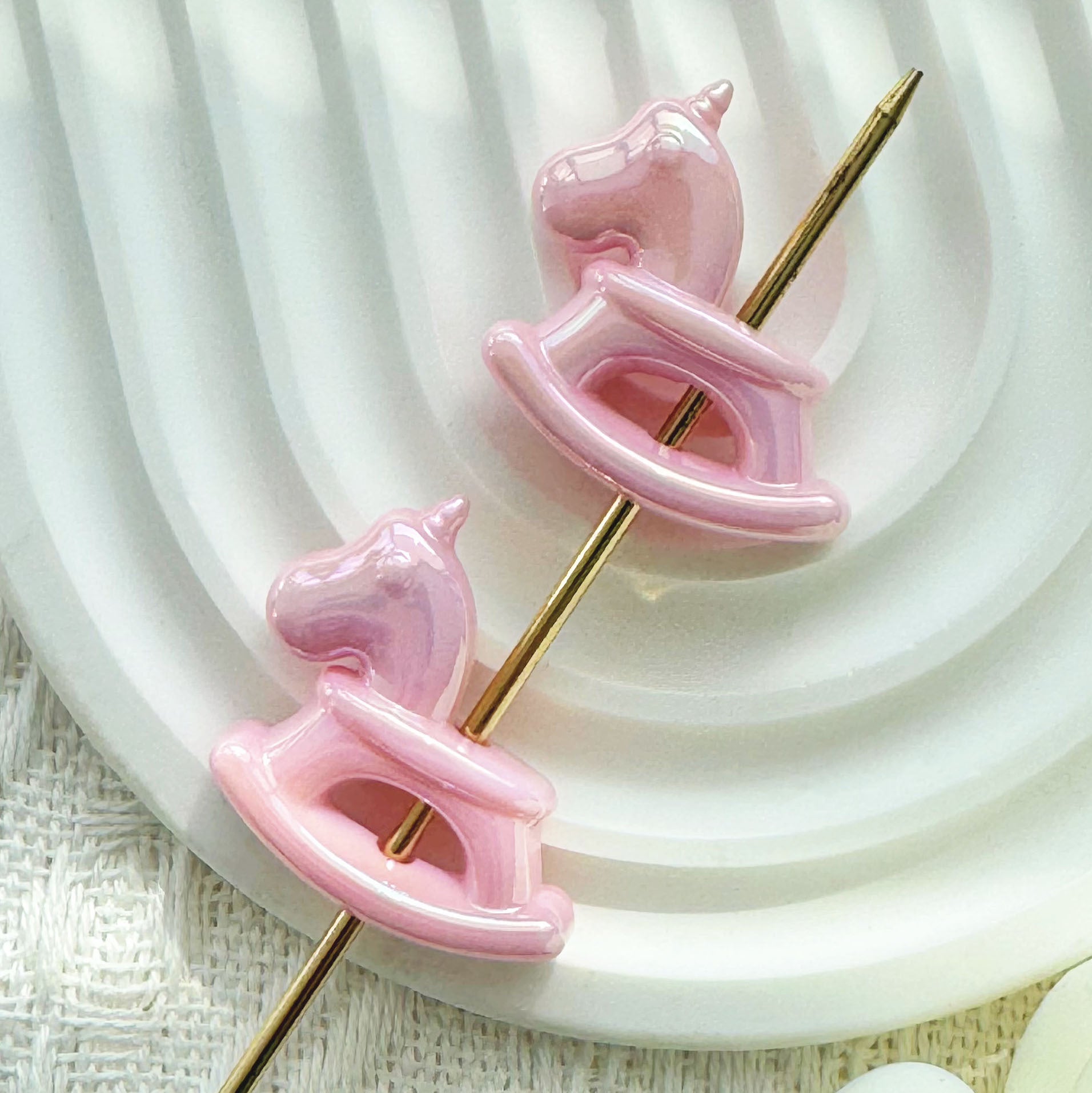 Wholesale 10pcs  Colorful cute cartoon pony Acrylic Beads