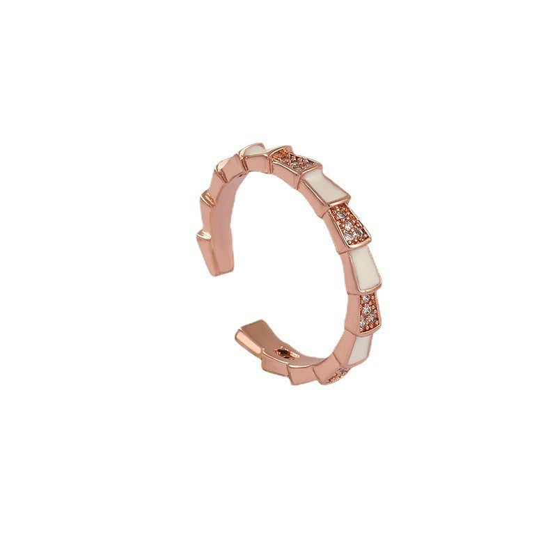 Wholesale Electroplated full diamond V shaped snake bone ring open ring