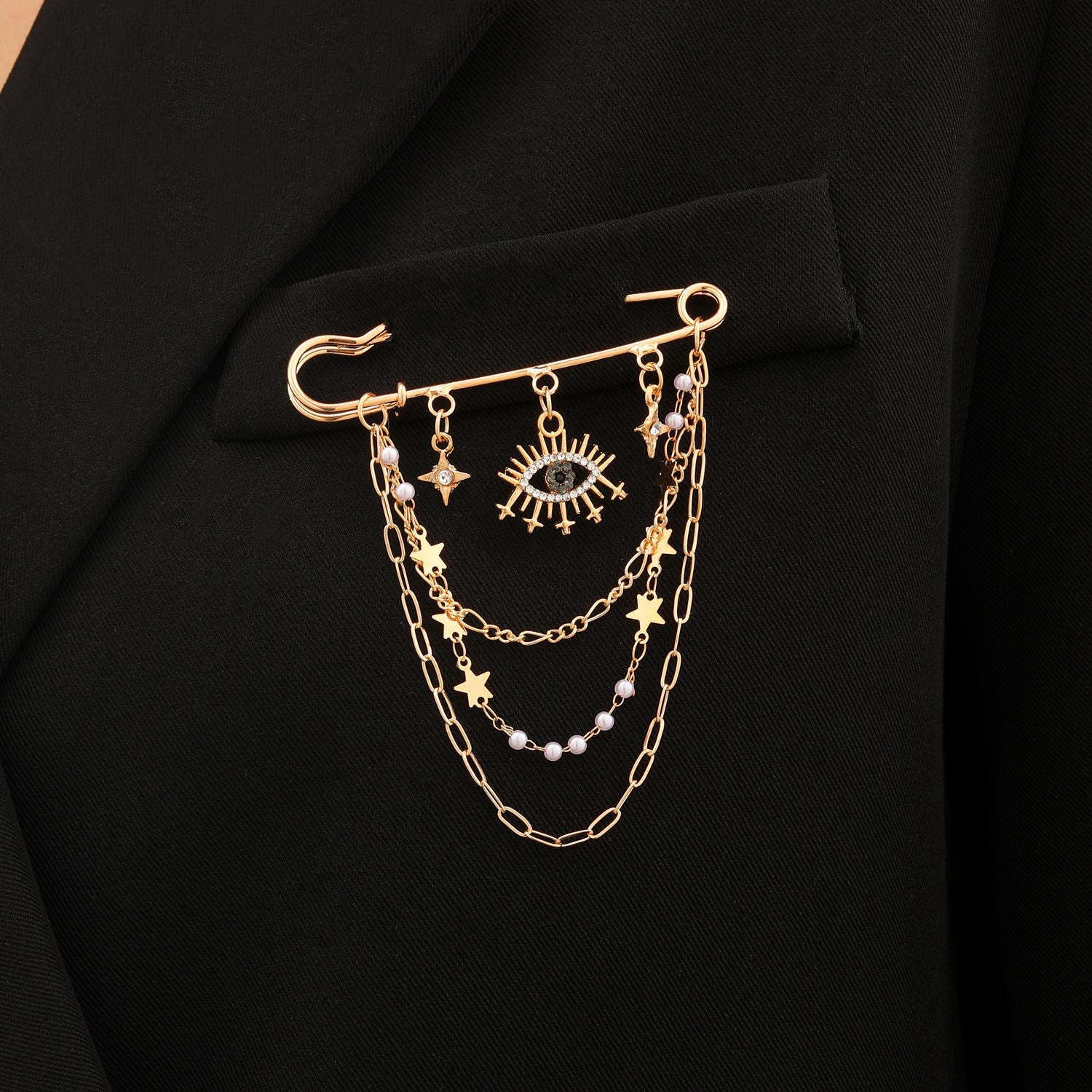 Wholesale Electroplated Alloy Heart Brooch Pin With Chain Tassel Unisex Punk Style Suit Coat Accessory