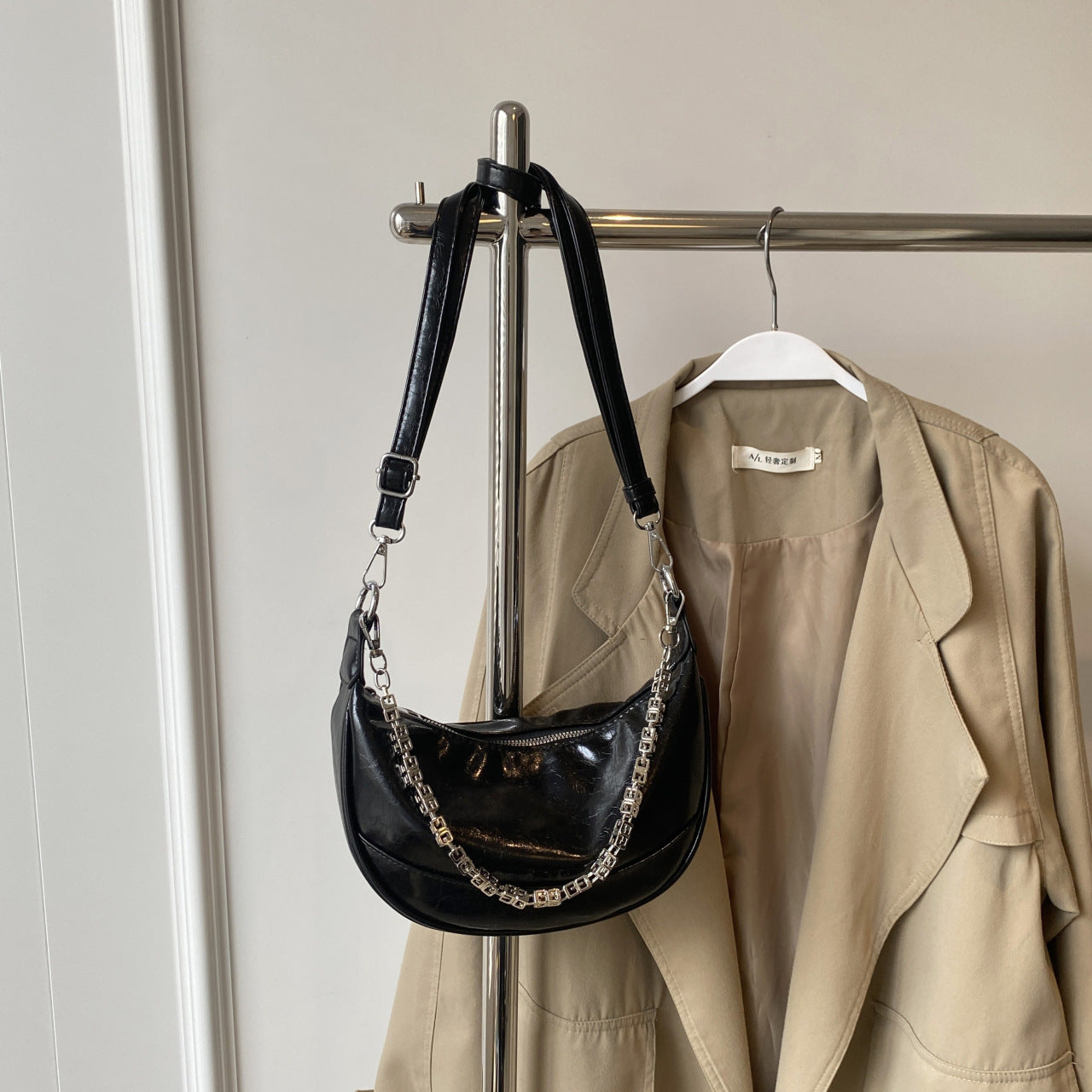 Wholesale Solid Color Pleated Shiny Chain Retro Dumpling Bag